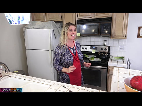 ❤️ A madrasta a ordenhá-lo na cozinha antes do seu encontro ☑ Porno em pt.bladesoul.top ❌
