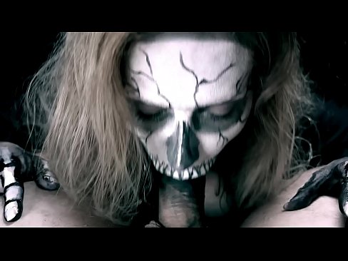 ❤️ Rapariga demoníaca a chupar pilas com a sua boca negra e a engolir esperma. ☑ Porno em pt.bladesoul.top ❌